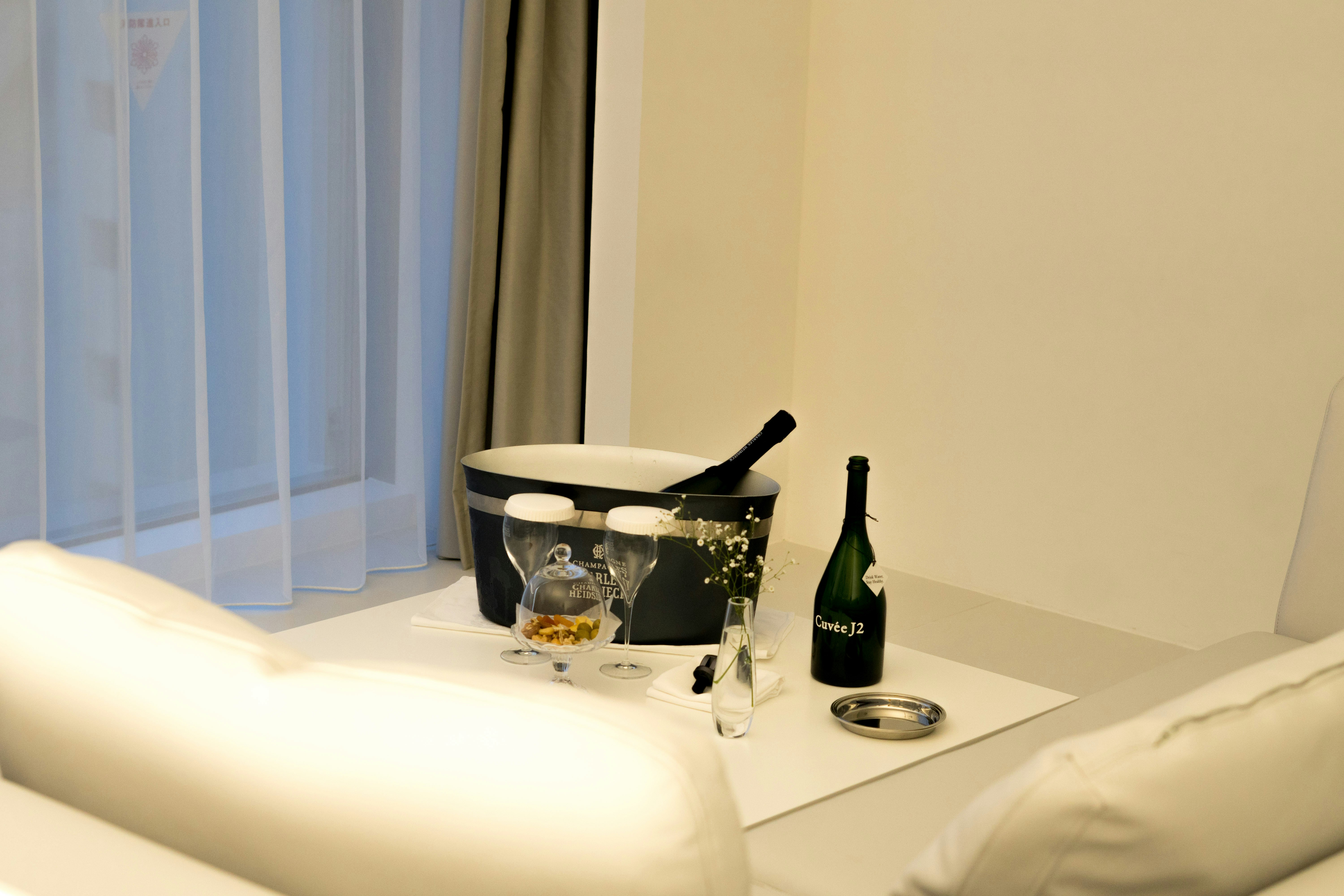 Smart hotel room with AI controls